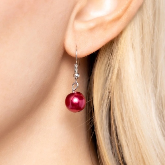 Radiate Royalty with Our Red Princess Gemstone Earring and Necklace Set - Picture 3 of 4